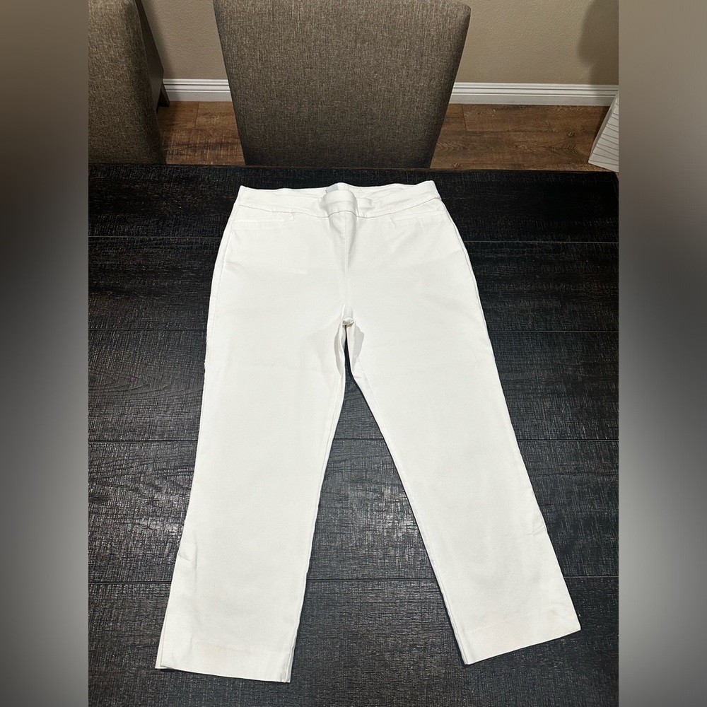 Chico’s White Capris